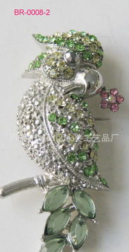 歐美風(fēng)尚新寵 綠寶石銀色鍍金鸚鵡胸針探秘——聚焦青島永美飾品